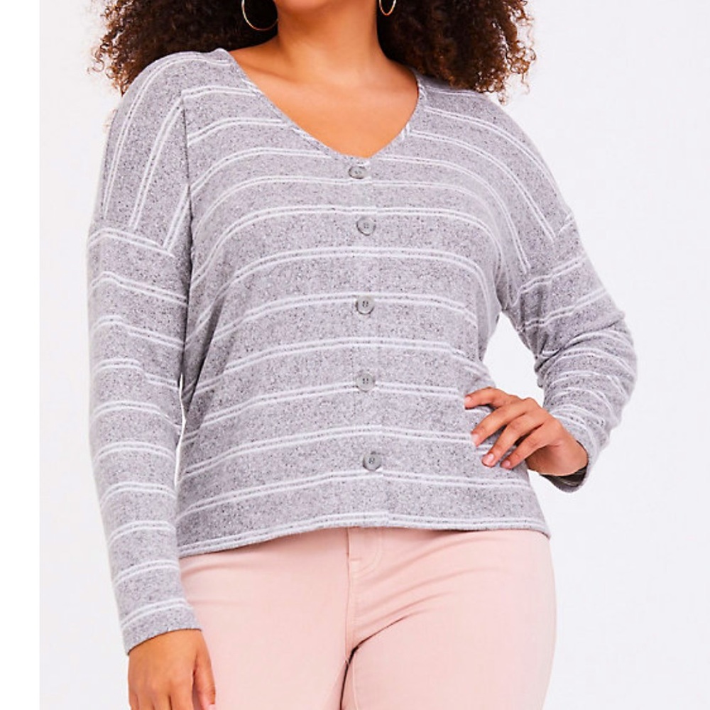 Button front boyfriend Hacci top